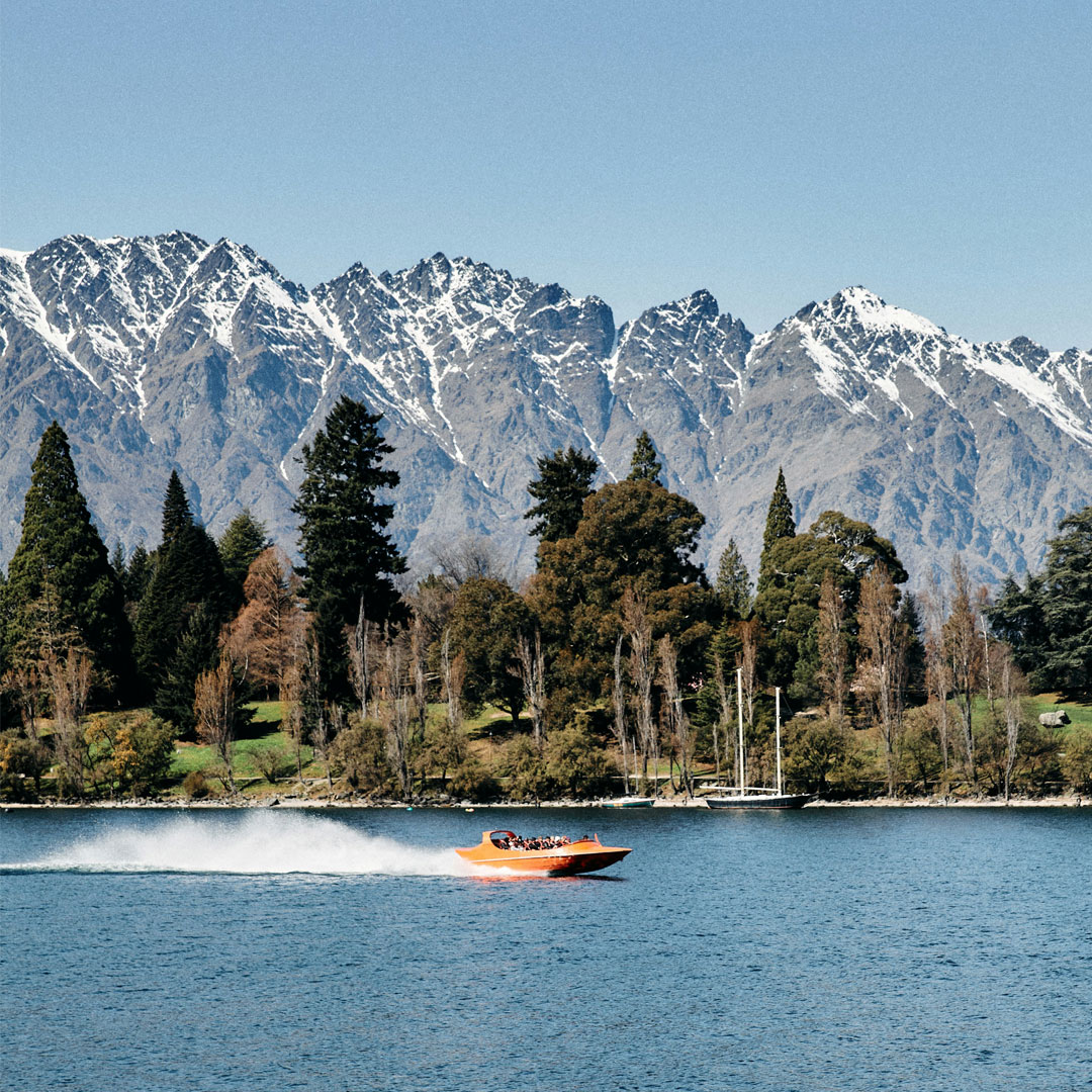 Quenstown-Lake-Speedboat